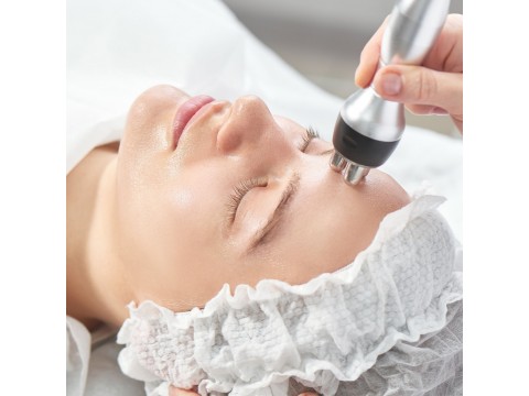 Veido liftingas ir stangrinimas RF su serumu ir kauke